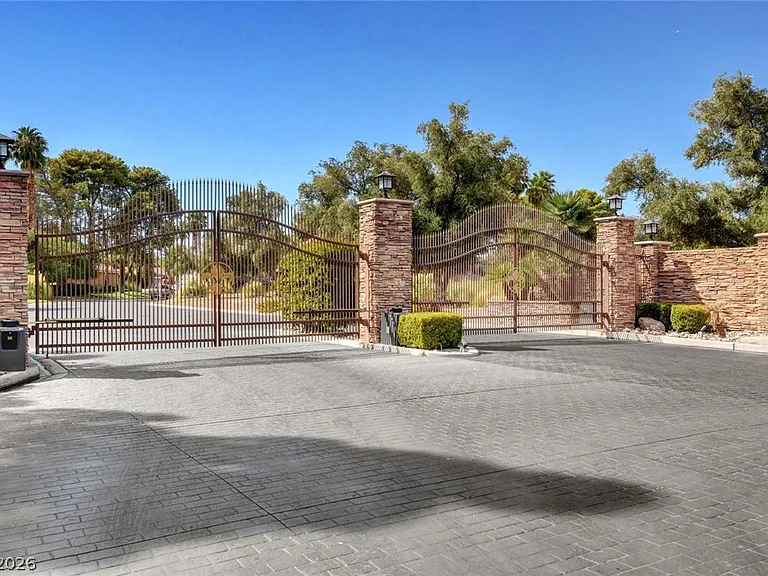 2999 Bel Air Dr — Photo 56