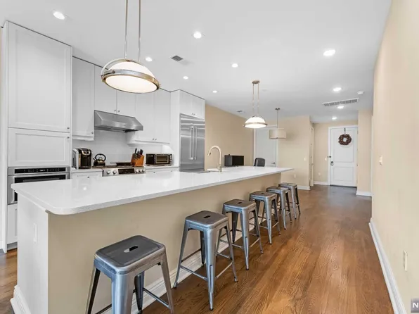 9 Somerset Ln Unit 418, Edgewater, NJ 07020