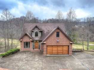 160 Lakeview Dr, Unicoi, TN 37692
