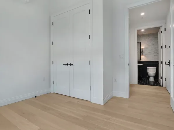 875 4th Avenue image 5 of 22