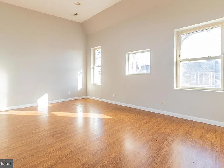 2124 Bolton St #3 — Photo 6