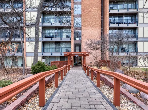6010 Oakwood Dr APT 3B, Lisle, IL 60532