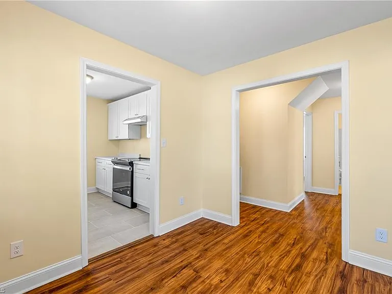 810 Elwell Ave — Photo 12