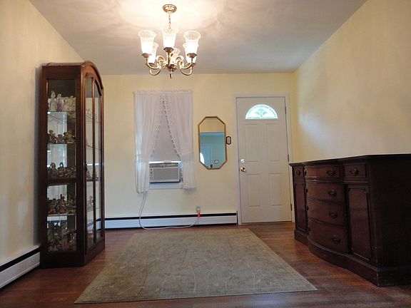 5th image of 10 Orchard Ln