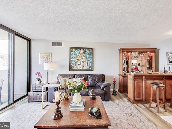 4th image of 1101 S Arlington Ridge Rd APT 305