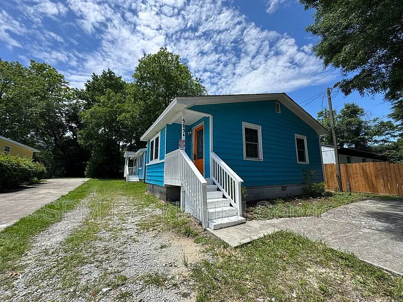 2 bed, 1.0 bath, 842 sqft, $1,500 — Photo 2