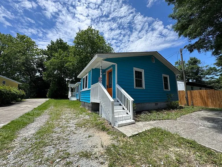 565 Manly Ave #A — Photo 2