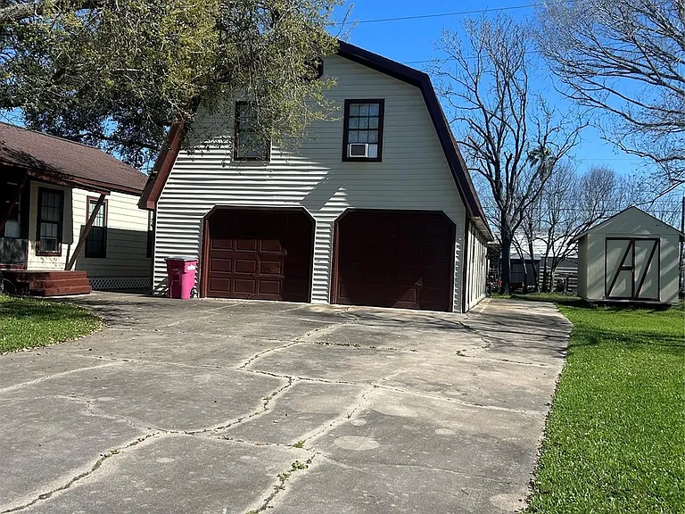 1312 N Avenue R — Photo 3