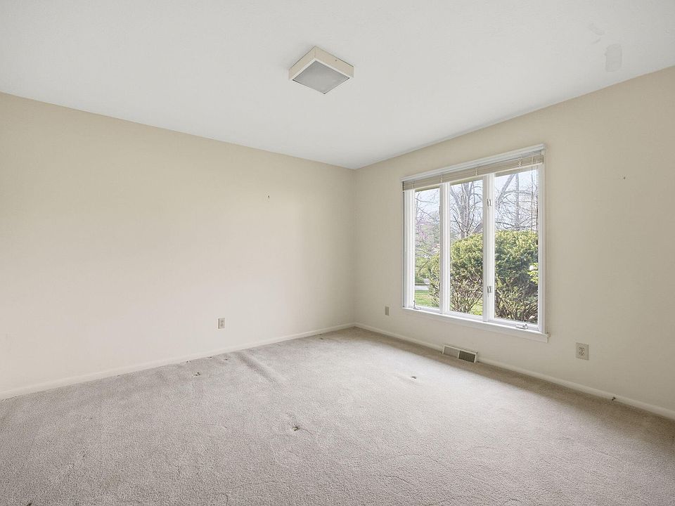 61st image of 2044 Manor Dr