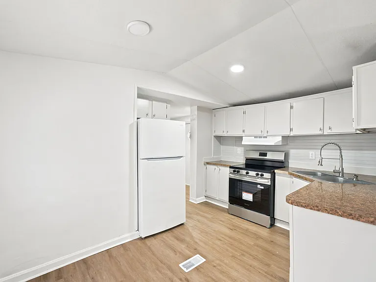 1046 Artic Loop — Photo 6