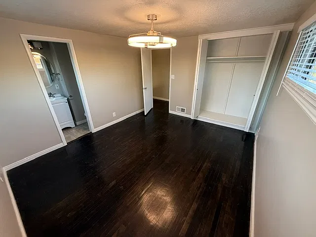 5 bed, 2300 sqft, $2,500 — Photo 4