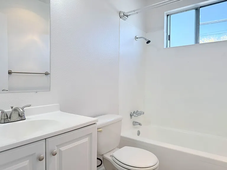 4639 Iowa St — Photo 10