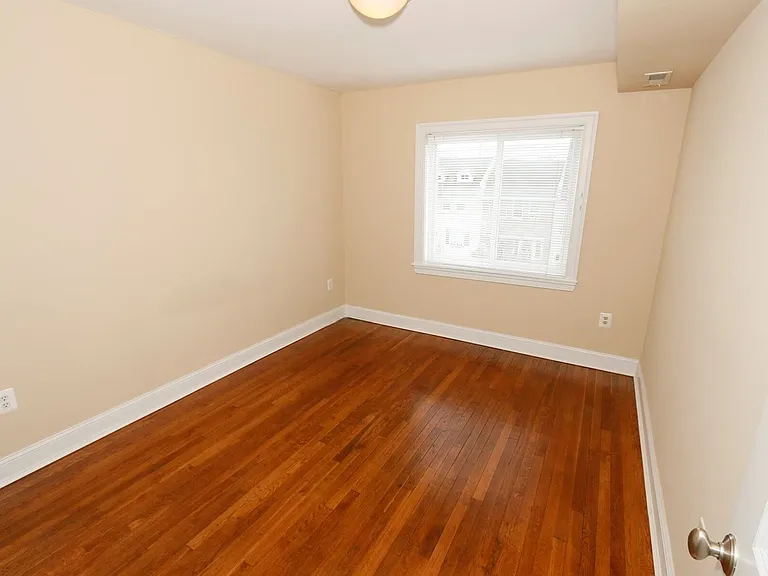 T Street Apartments — Photo 14