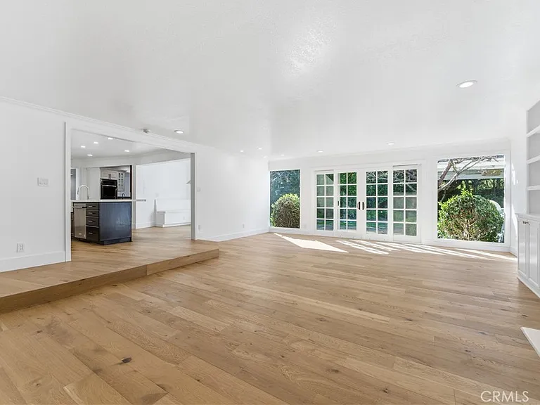 515 Kings Pl — Photo 21