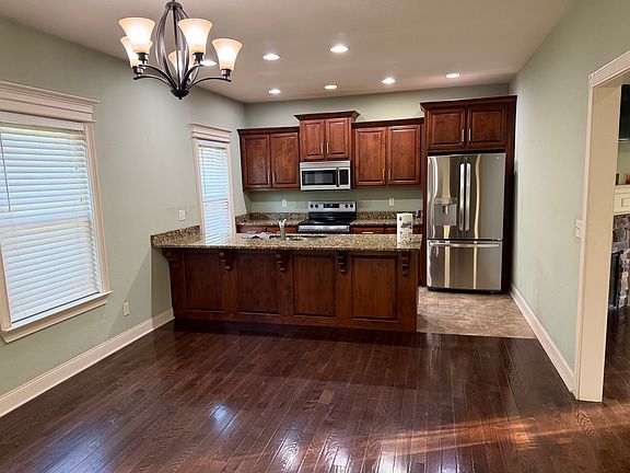3rd image of 2022 Myrtle Ave
