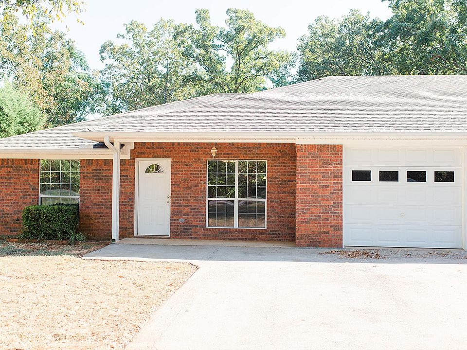 1st image of 20689 Pleasant Oaks Dr