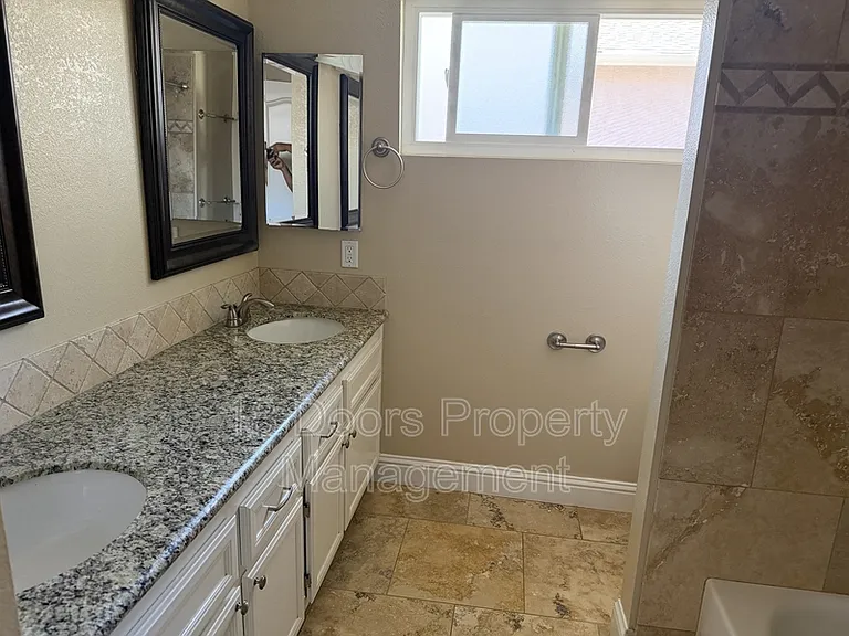 11035 Forestview Ln — Photo 37