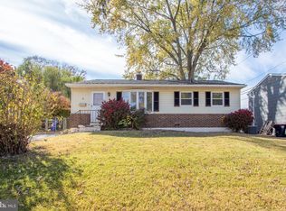 8 Charring Ln, New Castle, DE 19720