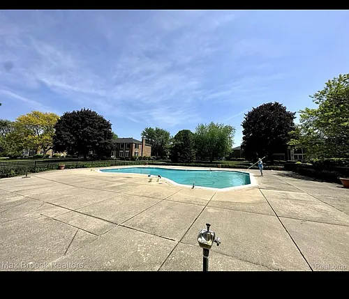 468 Fox Hills Dr S #6 Photo 1