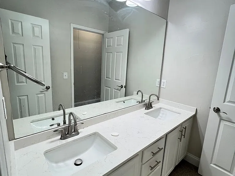 2505 Hunters Run Dr — Photo 43