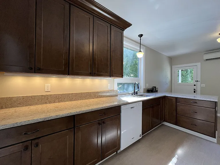 2850 NE Davis St — Photo 10