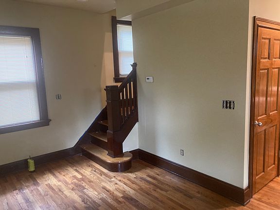 5th image of 3257 Vine St #1