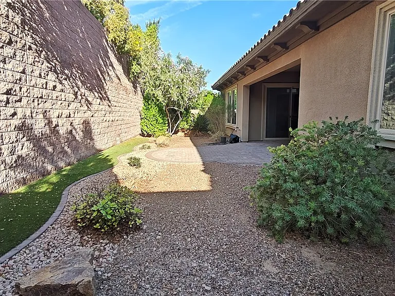 2868 Josephine Dr — Photo 52