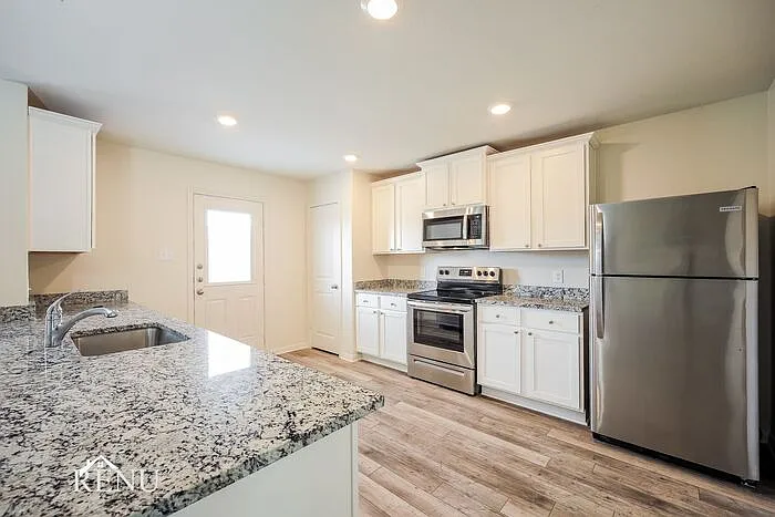 3 bed, 2.5 bath, 1428 sqft, $1,575 — Photo 4