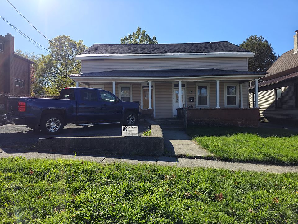 Front street view with view of parking spot
Right Unit