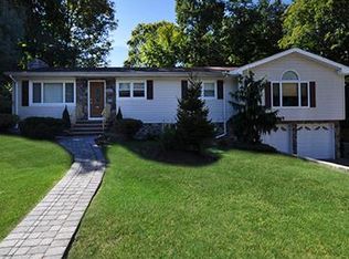 62 Pawnee Ave, Oakland, NJ 07436