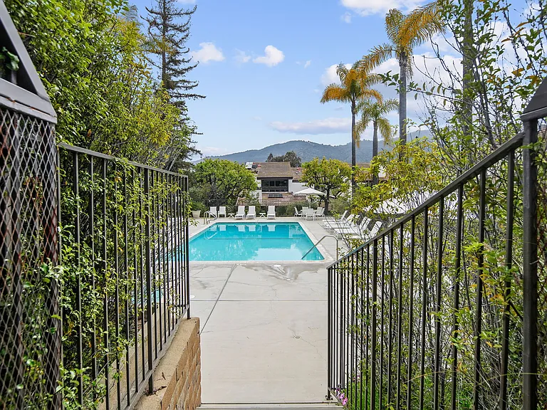 17165 Palisades Cir — Photo 27