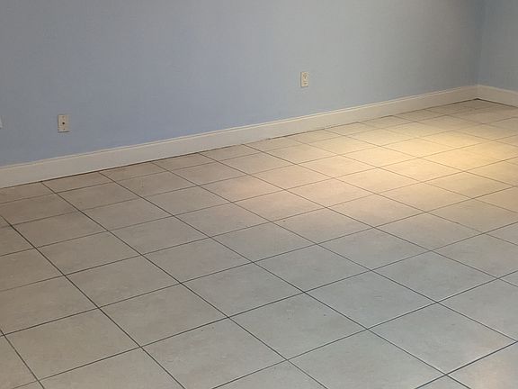 5th image of 1450 NE 171st St APT 102B