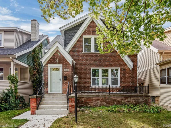 1141 Wayburn St, Grosse Pointe Park, MI 48230