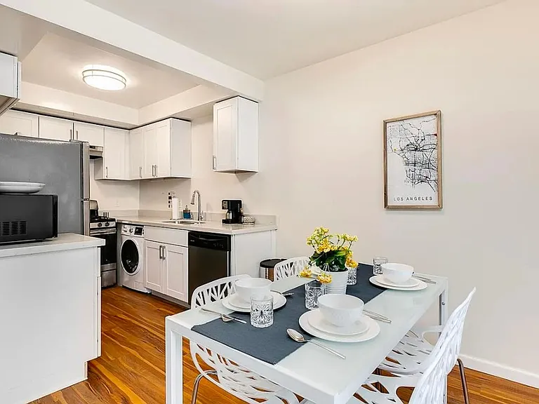 303 N Oakland Ave — Photo 3