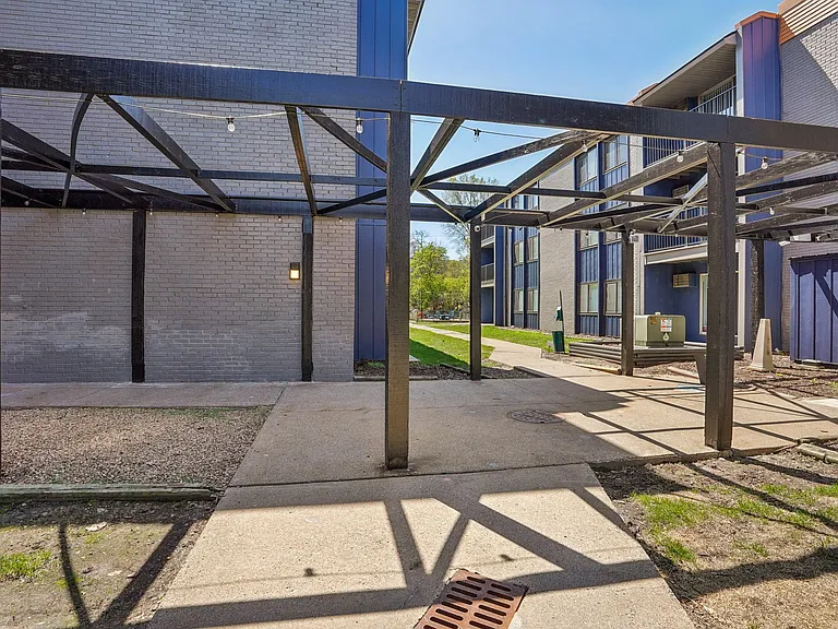 Park West Apartments, LLC — Photo 32