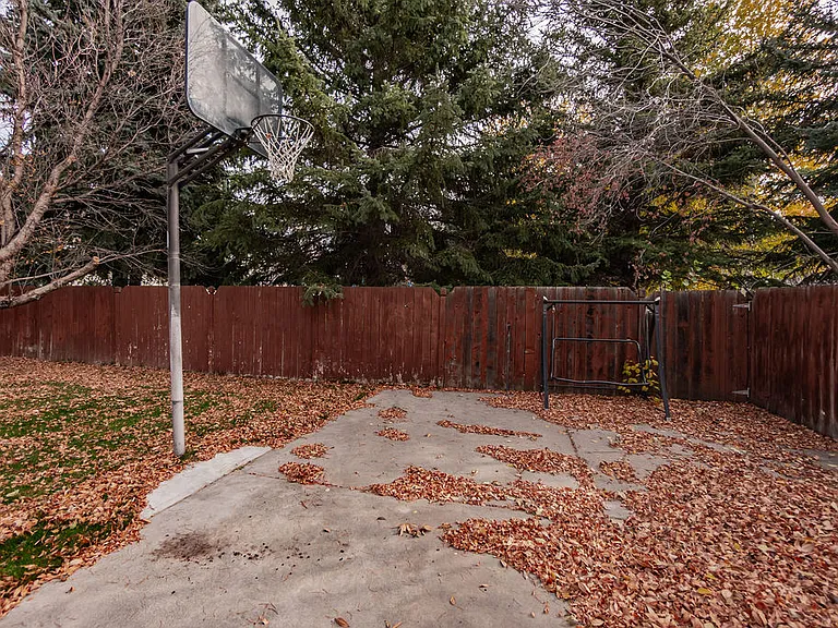 3915 Woodhaven Ln — Photo 55
