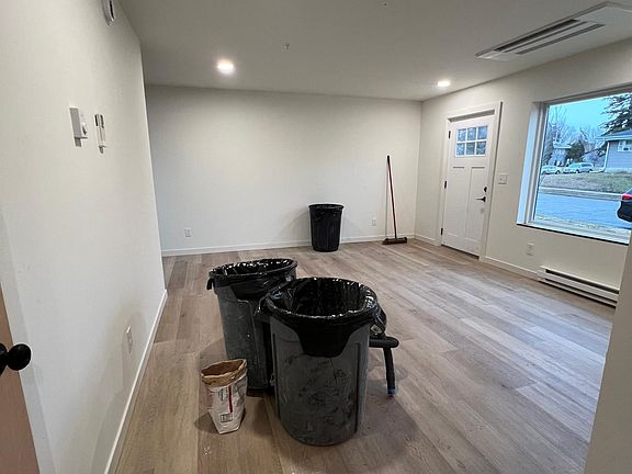 5th image of 501 Knox Ave N #1
