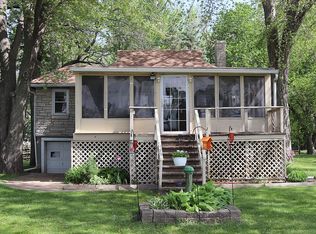2160 N Shore Dr, Moline, IL 61265