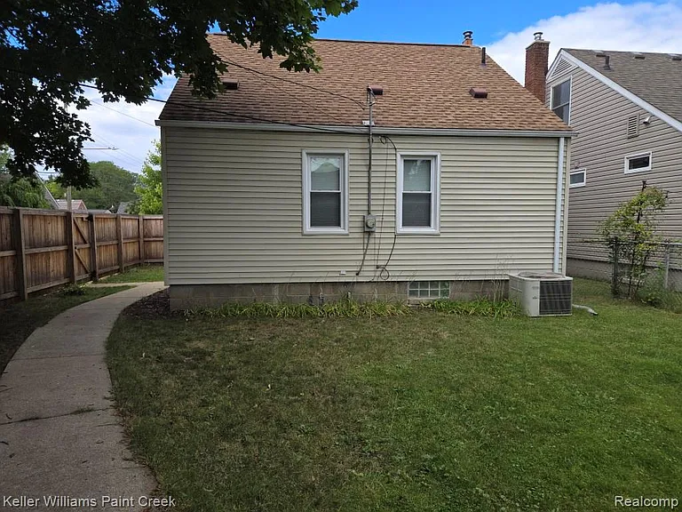 1489 West Blvd — Photo 37