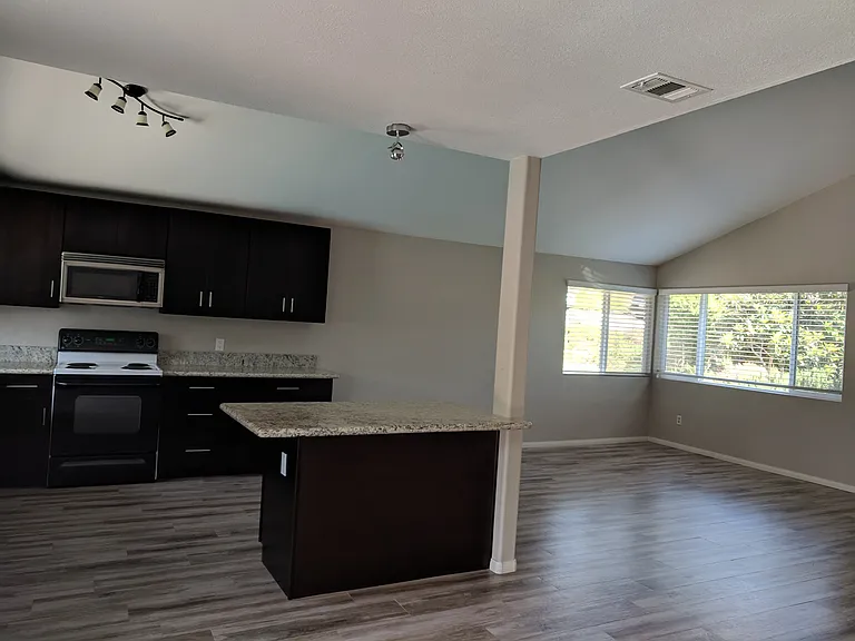 2714 York Rd — Photo 6