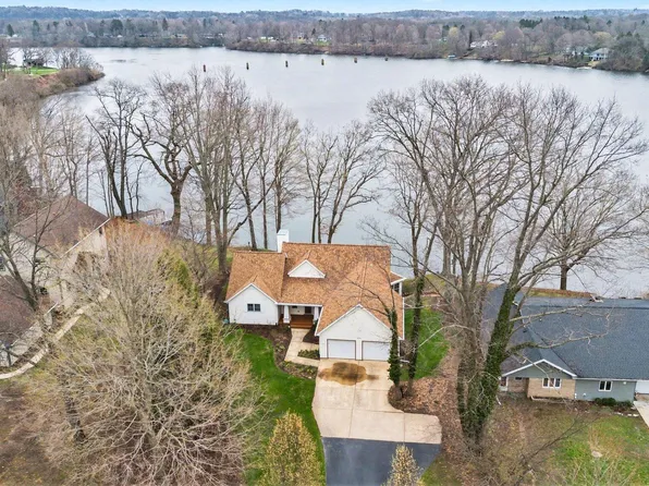 9895 Lakeview Dr, Berrien Springs, MI 49103