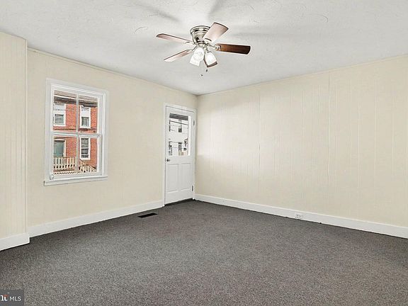 4th image of 400 S Washington St