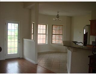 5th image of 308 NW Holland Ave