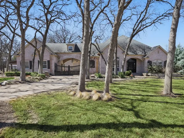 1014 Oak Tree Dr, Fort Worth, TX 76140