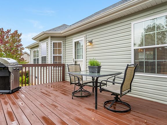 4th image of 325 Farmway Dr SE