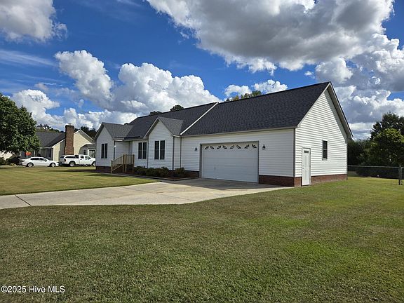 3rd image of 939 Teakwood Drive