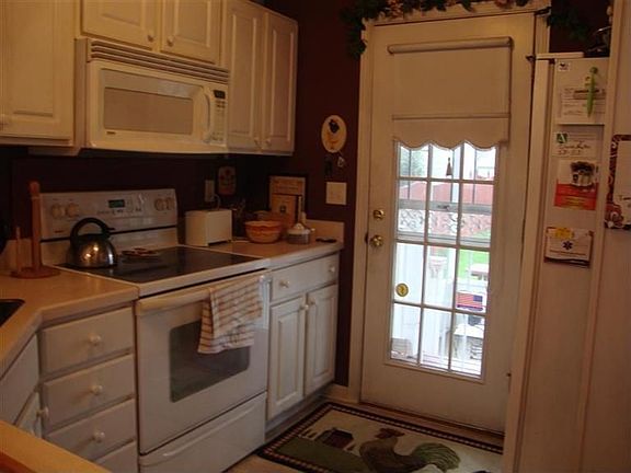5th image of 127 Horace St