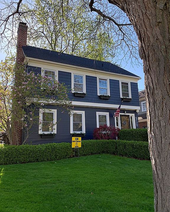1st image of 950 Maxwell Ave SE