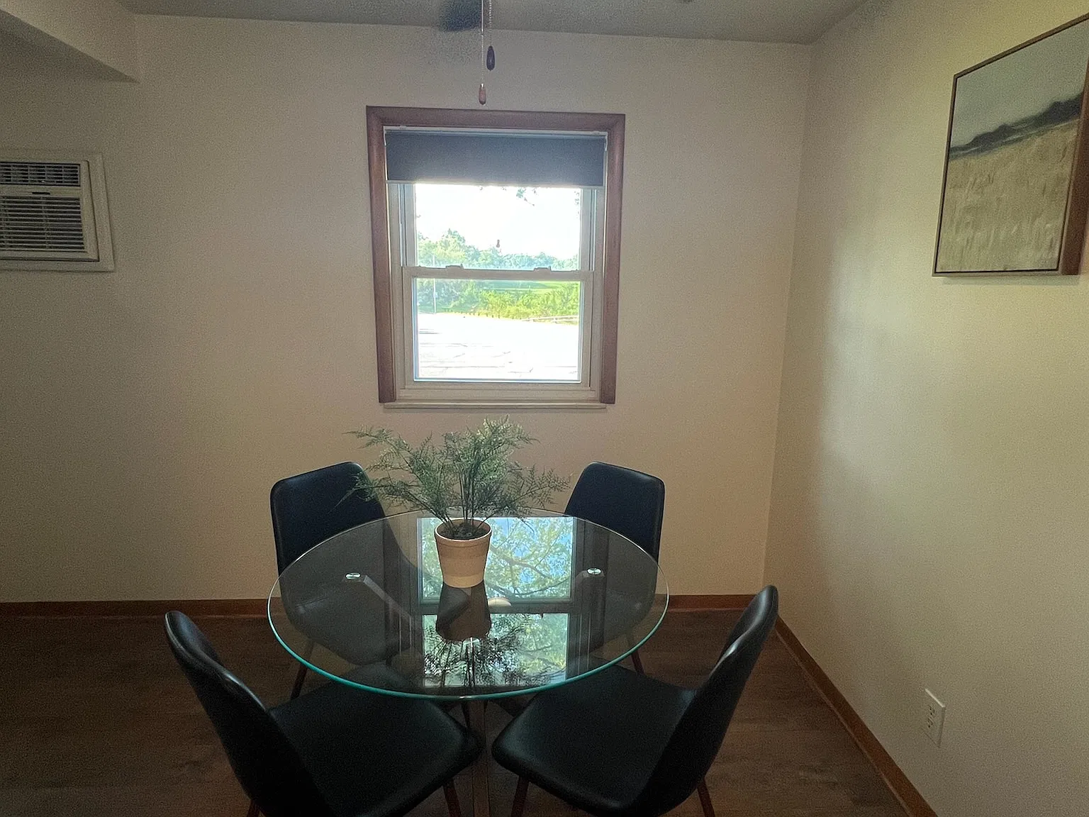 2 bed, 800 sqft, $1,400 — Photo 3