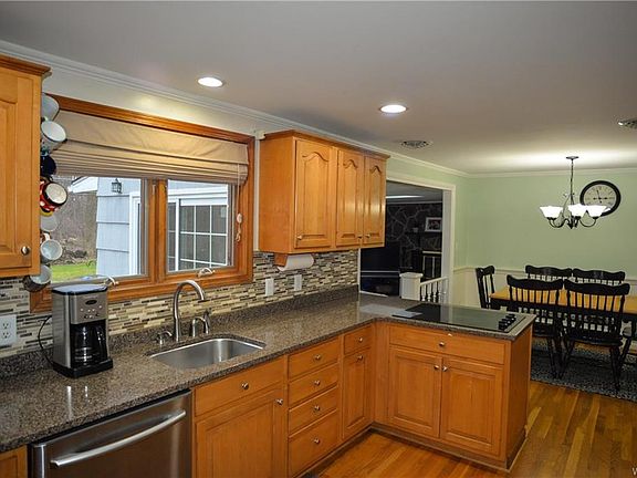 3rd image of 169 Cottonwood Dr